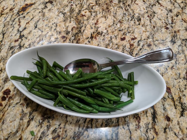 Great serving spoon, doesn't tarnish over time.