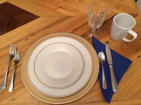 Great size for a salad plate - very satisfied with this item     Looks simple but classy