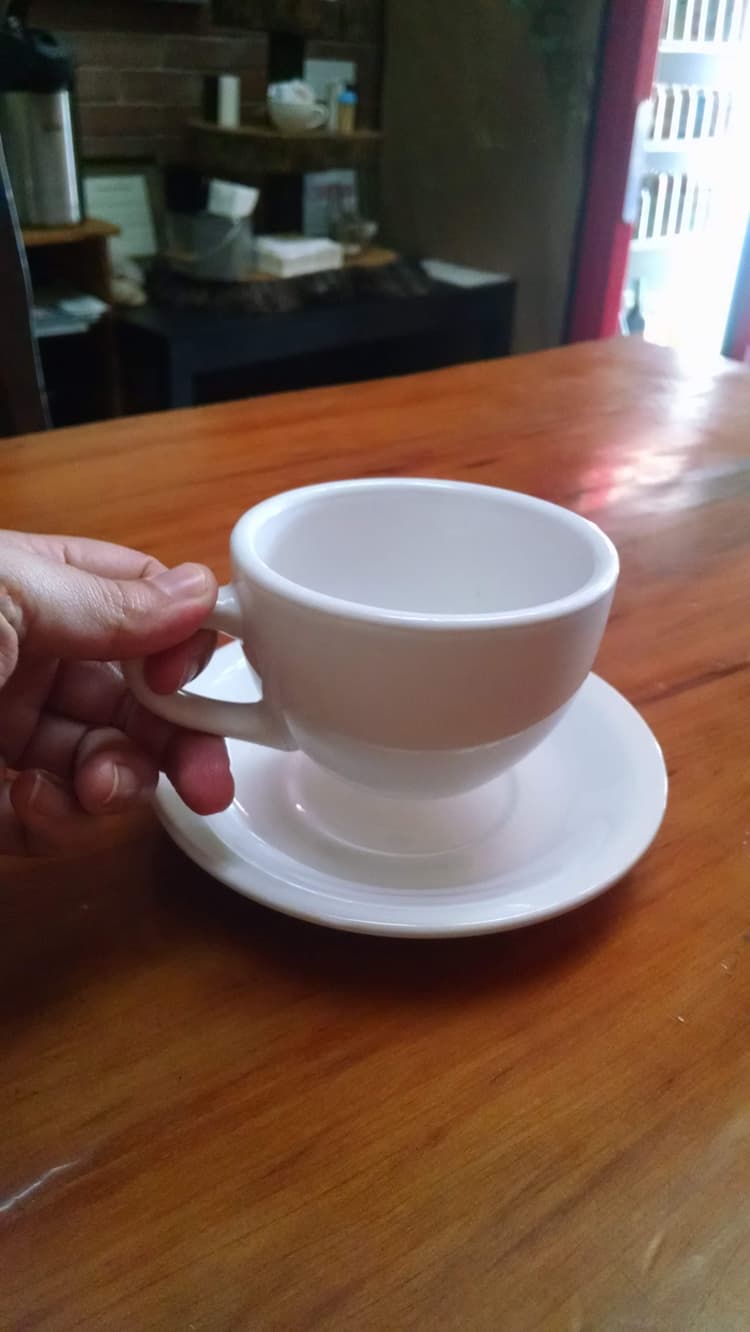 Easy to hold, lightweight cup.