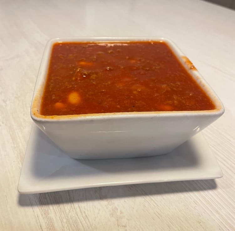Love these square bowls for soups & chilis, I often use the square plate beneath for more elegant plating. Perfect size bowls