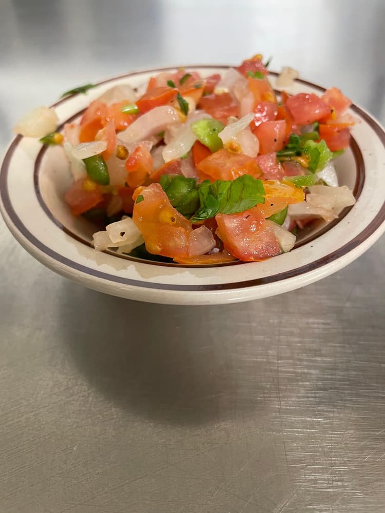 Un plato genial para servir tus aperitivos. Duradero y resistente, lo recomiendo.