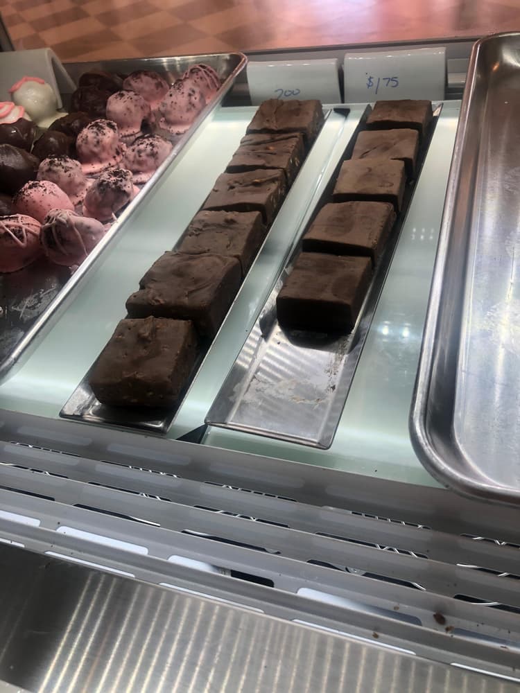 This piece has so many different uses. I use them in my bakery to display macarons, fudge and cake balls. They are very sturdy and look professional in my cases.