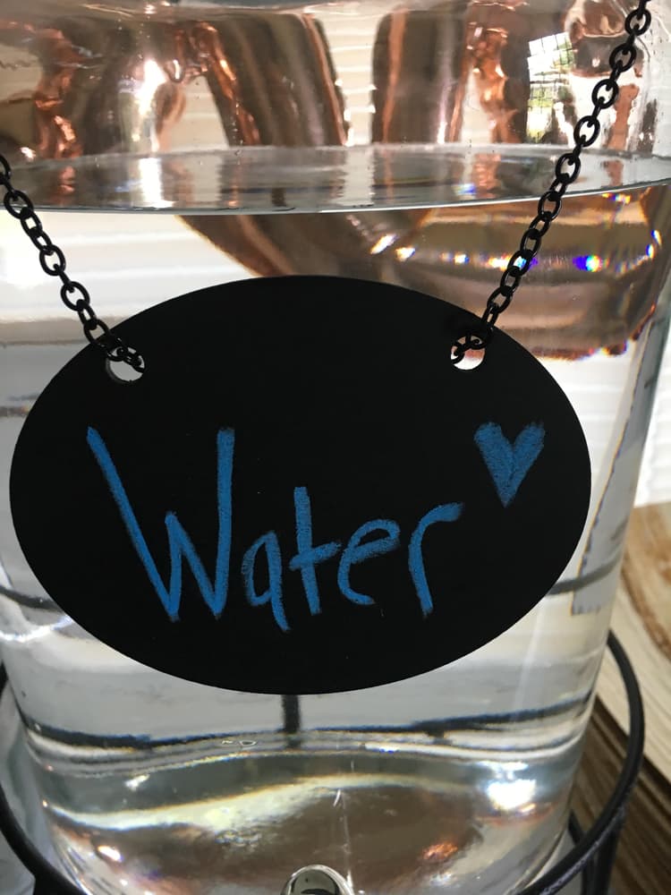 It comes with this cute chalkboard labeling sign so guests know! Very cute !