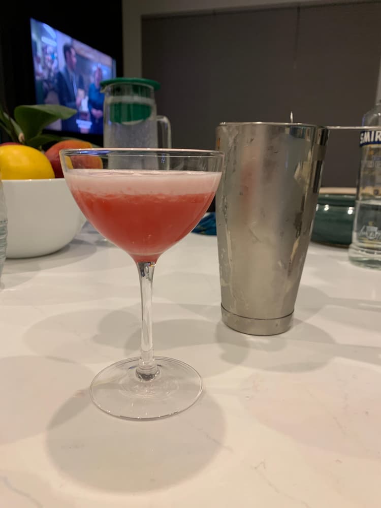 This 8 oz Acopa Nick and Nora cocktail glass offers a classic clean simple design to your cocktail presentation.