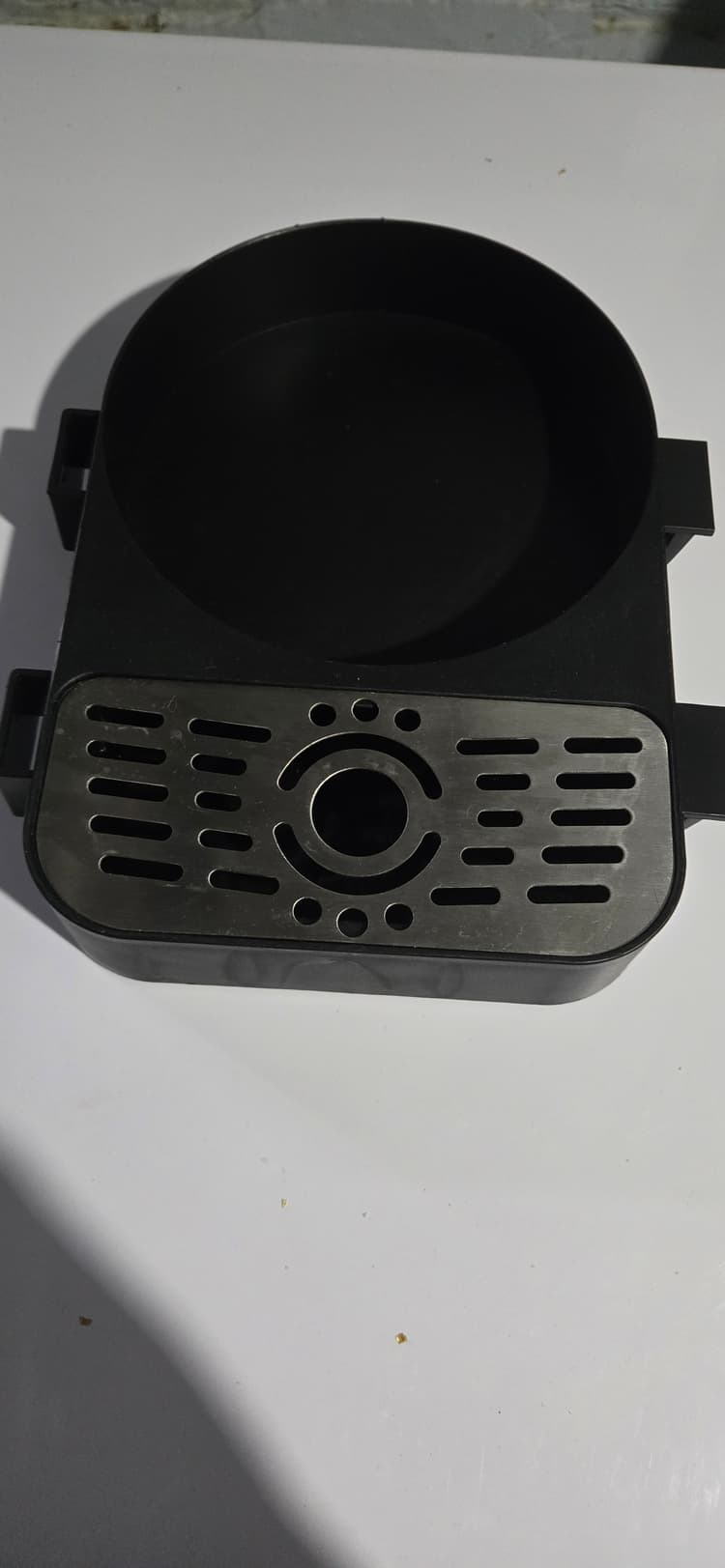 It has clips on the side so you can clip other racks to make a bigger unit