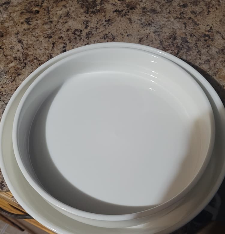 The top plate is the 9inch and the bottom plate is the 10 inch
