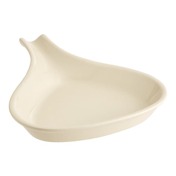 An Acopa ivory stoneware fry pan server with a handle.